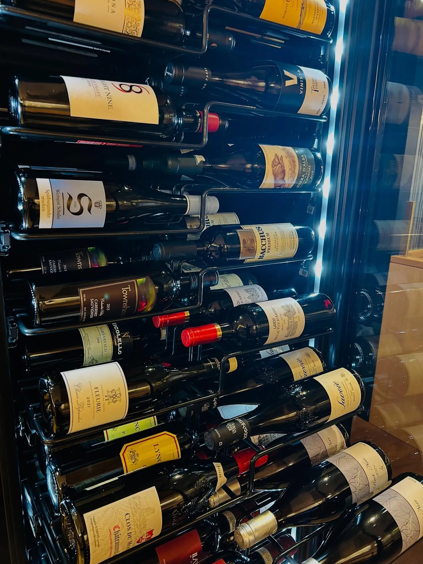 ボトルワイン約40種類🍷グラスワイン常時10種類🍷